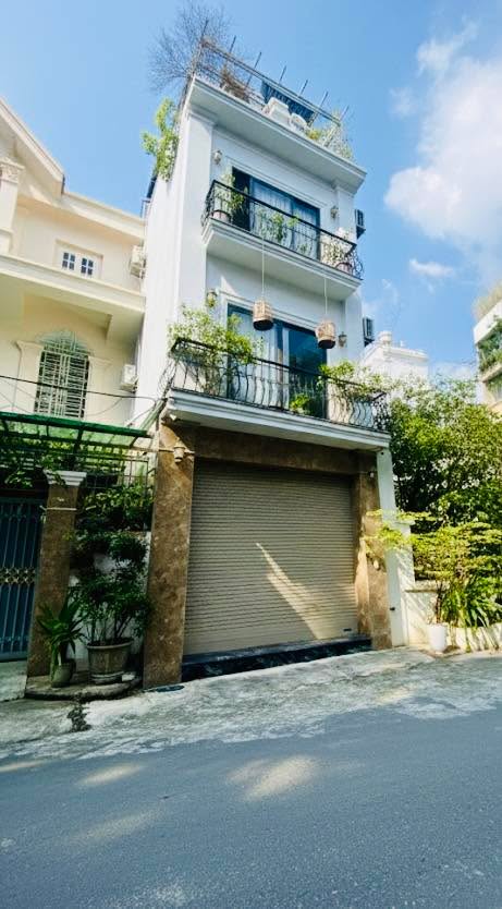 Nhà riêng Lạc Long Quân 40m² giá 14 tỷ - Ô tô đỗ cửa, vị trí đắc địa!