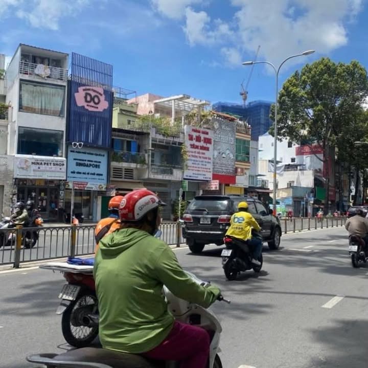 FrontHouse mặt tiền đường 3 Tháng 2, Quận 11, 32m² giá 5.9 tỷ - Kinh doanh sầm uất