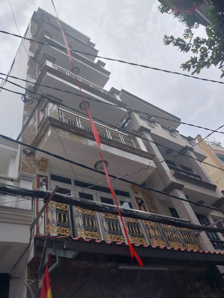 Nhà 5 tầng Lê Văn Sỹ, Q.3, 32.5m² giá 8.7 tỷ - Giảm sốc 300 triệu!