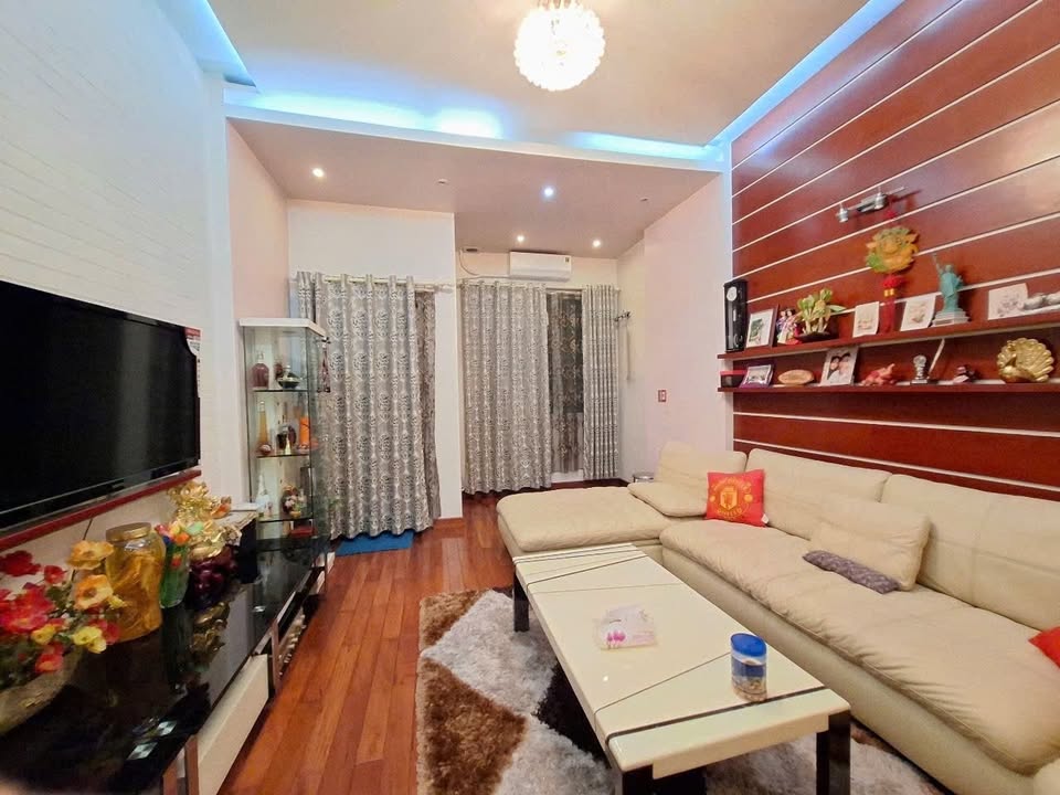 Nhà mặt phố Nguyễn Đức Thuận, Long Biên 87m² giá 9.8 tỷ - Kinh doanh sầm uất!