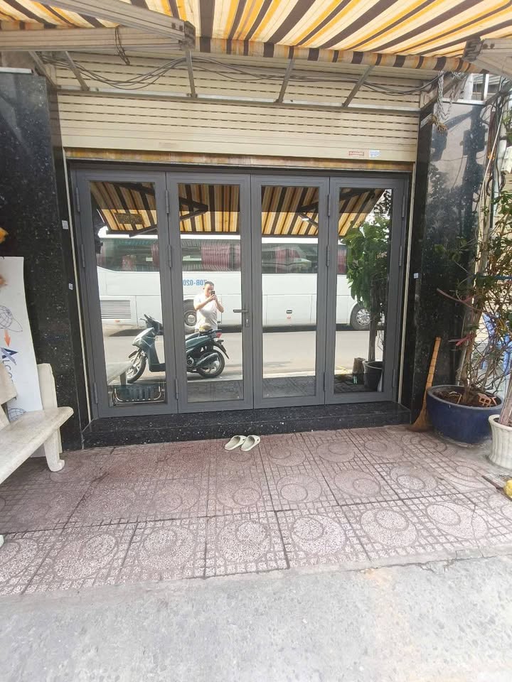 Nhà thuê nguyên căn Mặt Tiền Đào Duy Từ, P5, Q10 - 25m² giá chỉ 16 triệu!