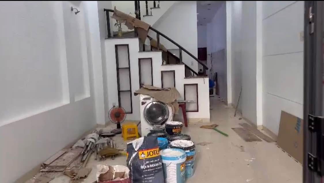 Bán nhà 3 tầng hẻm Hoàng Diệu, Nha Trang 90m² - Gần biển, sổ hồng chính chủ!