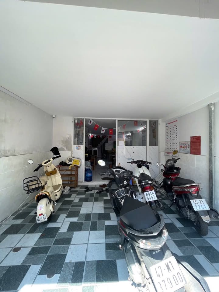 Nhà mặt tiền kinh doanh đường Nam Hòa, quận 9 - Diện tích 89m², chỉ 16 triệu/tháng!