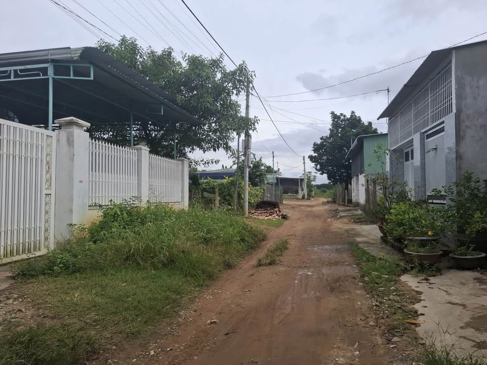 Đất thổ cư Vinh Quang, Kon Tum 215m² giá 400 triệu - Khu dân cư đông đúc, gần chợ!