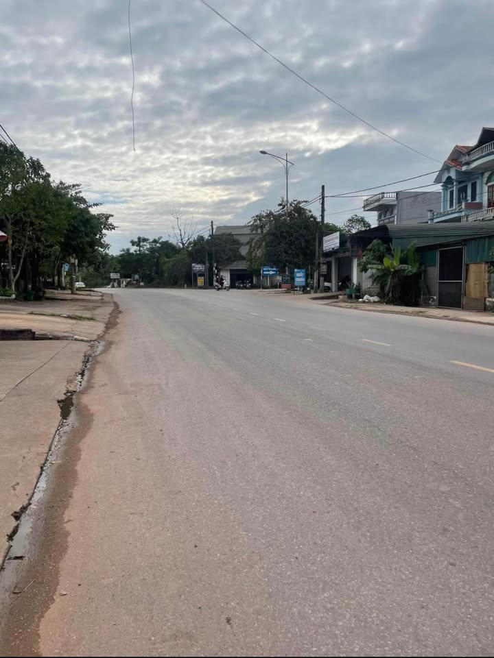 Đất mặt tiền Quốc lộ 18A, Móng Cái, 176m² - Giá chỉ 1 tỷ!