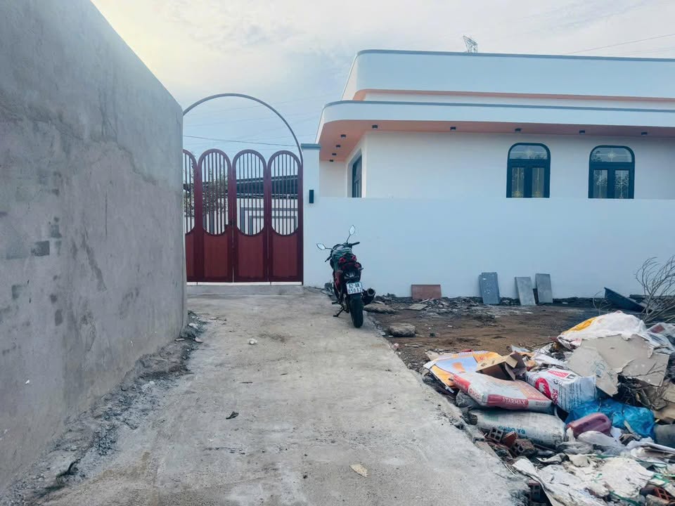 Nhà cấp 4 190m² giá 1.9 tỷ - Sổ hồng chính chủ, xây dựng tự do!