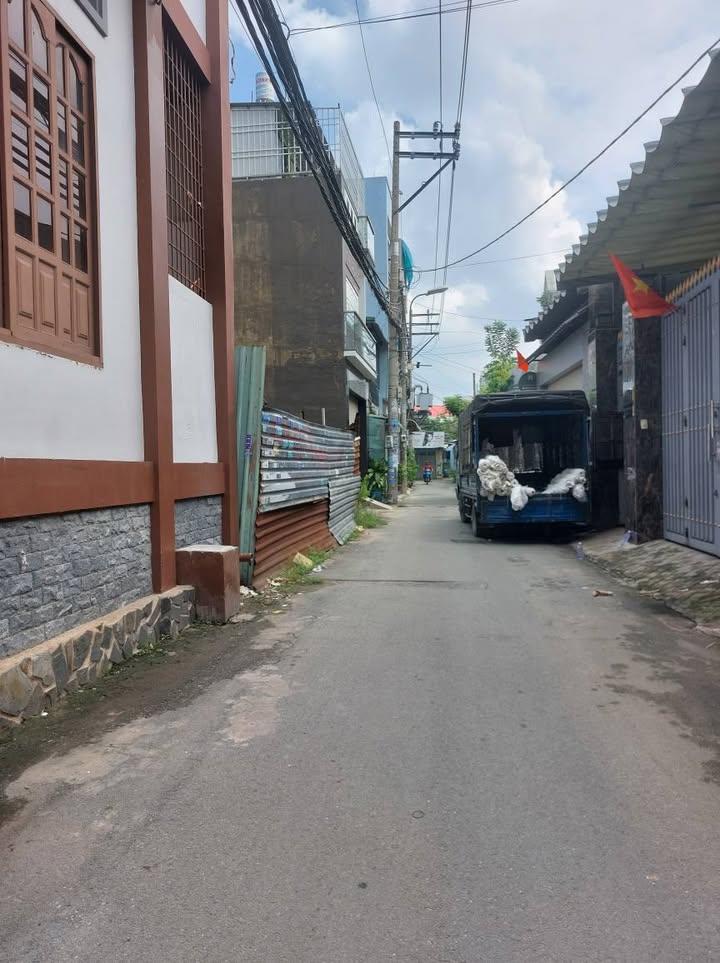 Dãy nhà trọ 5x20m tại Phan Văn Hớn, Quận 12 - Giá 6 tỷ, thu nhập ổn định!