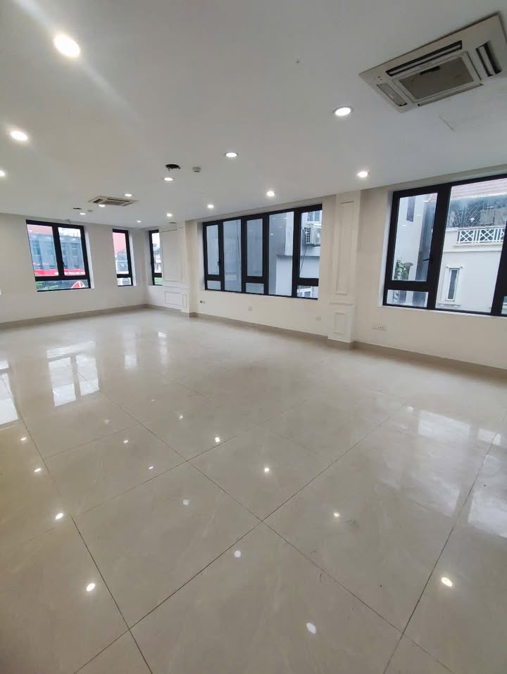 Cho thuê văn phòng mặt đường Xã Đàn - Đống Đa 110m² giá 22 triệu - Vị trí đẹp trung tâm