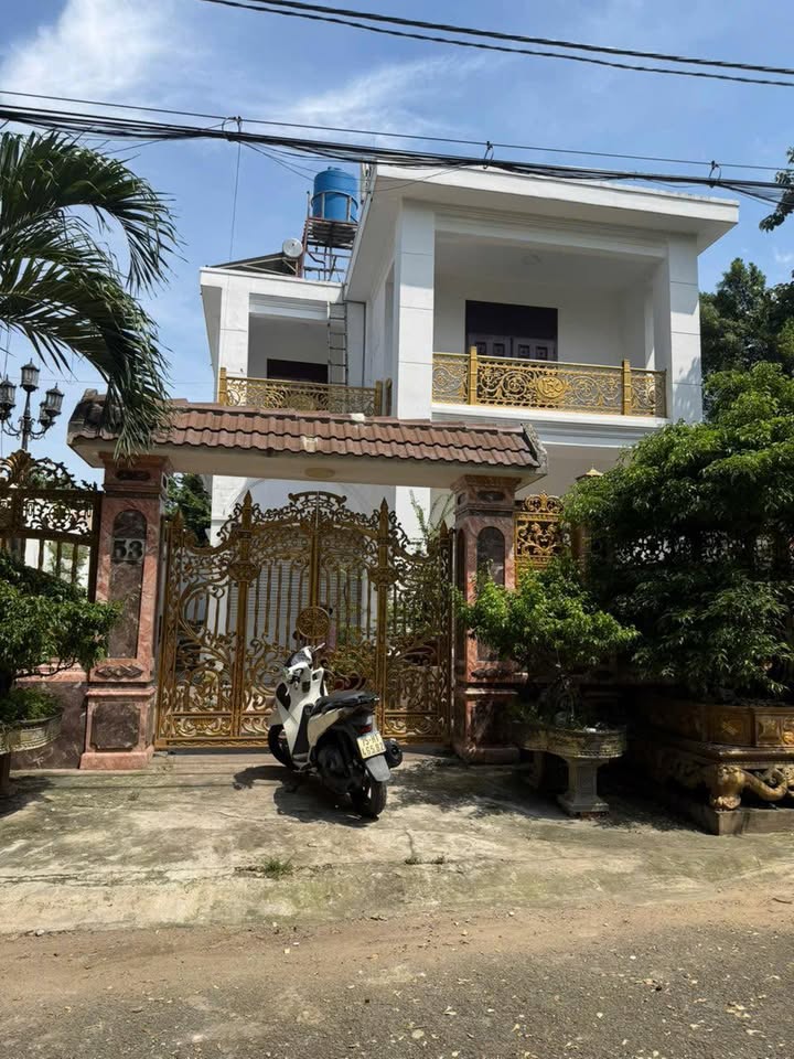 Biệt thự 2 tầng khu chợ mới Bà Hom, Bình Tân 250m² giá 15 tỷ - Nội thất sang trọng!