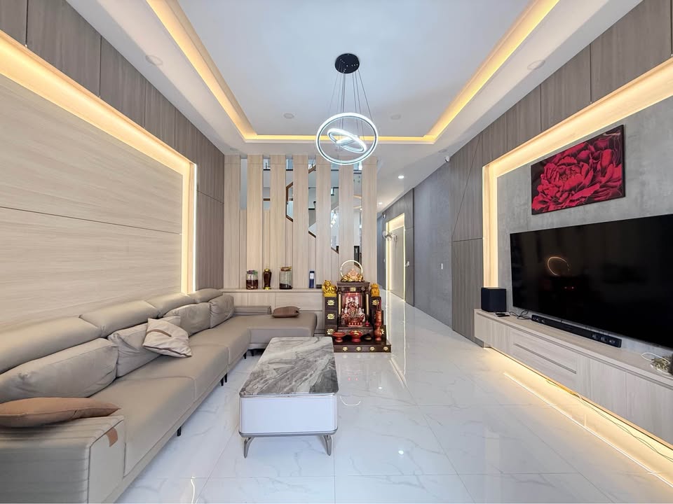 Nhà riêng Tân Lợi, Buôn Ma Thuột 140m² giá 4.38 tỷ - Sân ô tô rộng rãi, thiết kế thông minh!