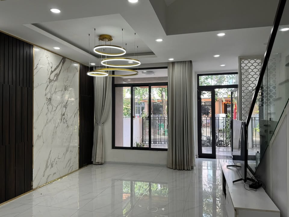 Nhà phố Lavila Kiến Á Nhà Bè 4PN giá 20 triệu - Sẵn sàng vào ở ngay!