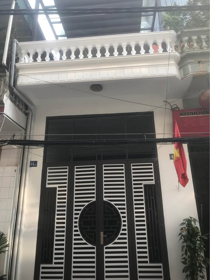 Nhà 3 tầng Phường Phương Lâm 88m² giá 4.7 tỷ - Sổ đỏ chính chủ, nội thất cao cấp!