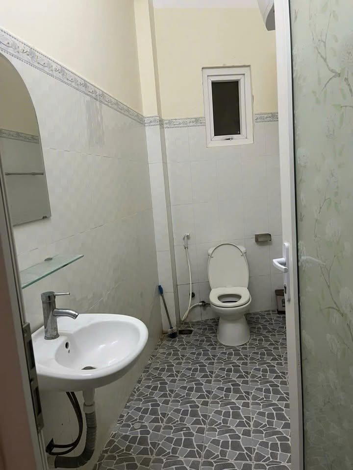 Nhà nguyên căn cho thuê đường Lê Hồng Phong P4, Đà Lạt 70m² - Đầy đủ nội thất, giá chỉ 7 triệu!