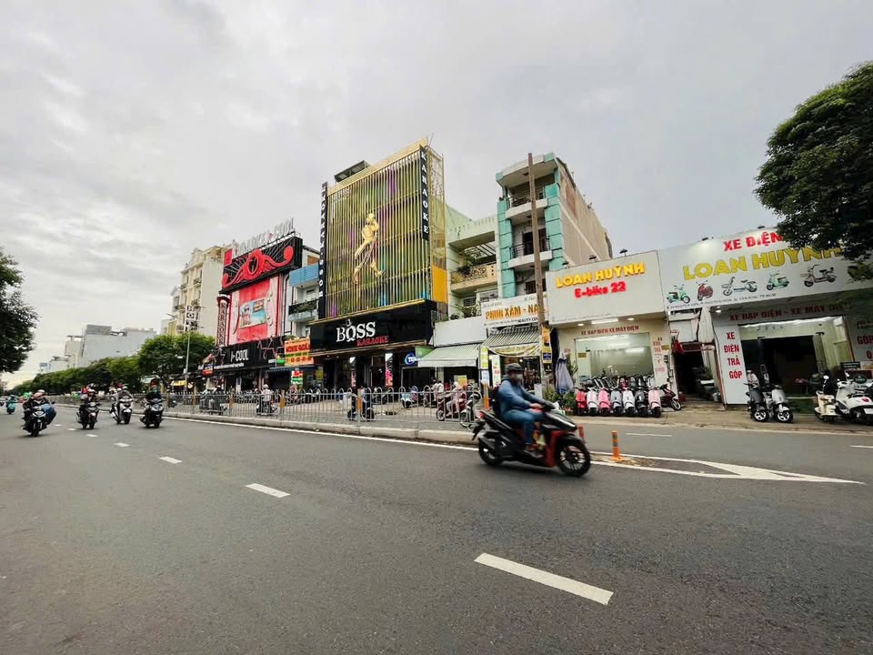 Nhà mặt tiền Nguyễn Thái Sơn, quận Gò Vấp, 179m² giá 33 tỷ - Cơ hội đầu tư sinh lời cao!