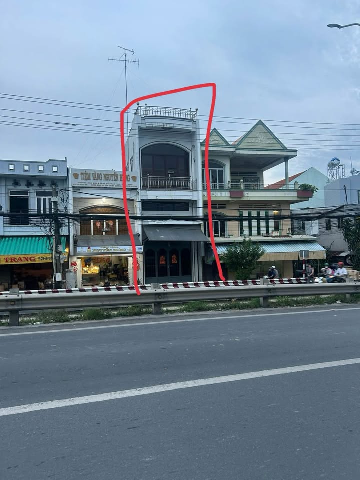 Nhà mặt tiền Trần Hưng Đạo, phường Mỹ Thới, 133m² - Giá tốt, nở hậu!