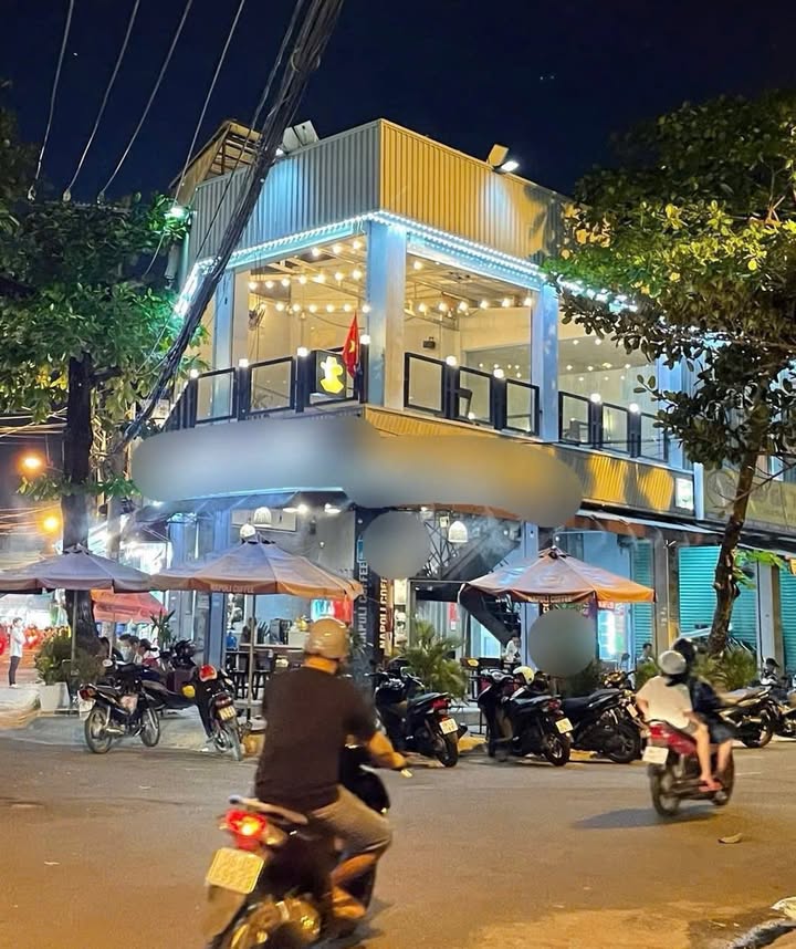 Quán cà phê góc 3 mặt tiền tại Phú Thạnh, Tân Phú - Diện tích 200m², cho thuê 30 triệu/tháng!