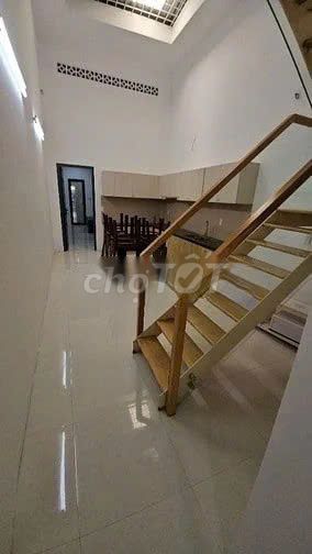 Cho Thuê Nhà Hẻm Cách Mạng Tháng 8, Quận 3 - 98m² giá 20 triệu/tháng - Hợp Đồng Dài Hạn