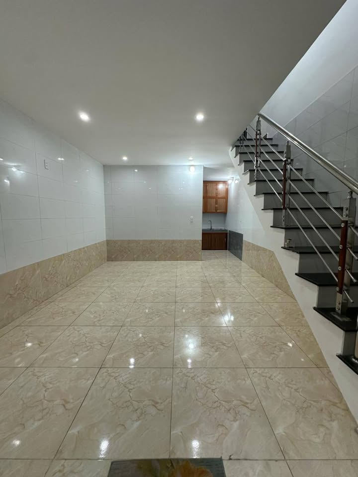 Nhà mới Lĩnh Nam 33m² giá 3.1 tỷ - Vị trí đẹp, gần chợ đêm!