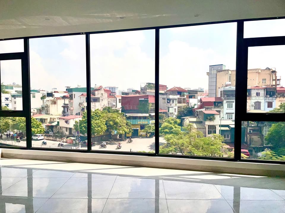 Cho thuê văn phòng tại Trần Đại Nghĩa, 120m² giá 22 triệu - Vị trí đắc địa, thuận tiện làm việc!