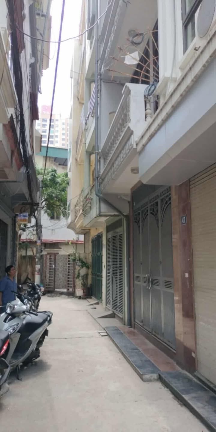 Nhà riêng Định Công Hoàng Mai 50m² giá 8.95 tỷ - Ngõ rộng hơn 3m thuận tiện!