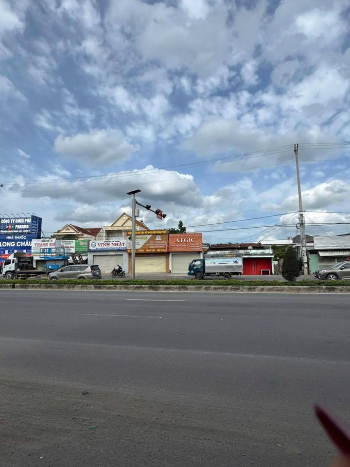 Nhà cấp 4 mặt tiền Quốc lộ 51, Phú Mỹ, 90m² giá 3.1 tỷ - Cơ hội đầu tư hiếm có!