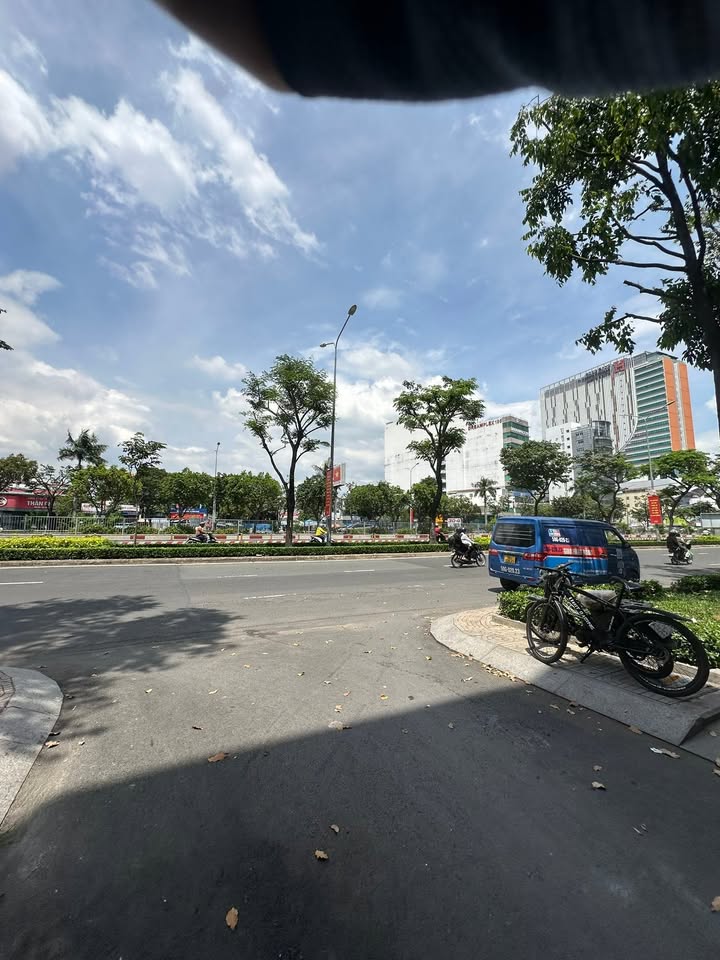 Nhà bán tại phường 17, Bình Thạnh 22m² giá 3.4 tỷ - Xe hơi đỗ cửa, vị trí vàng!