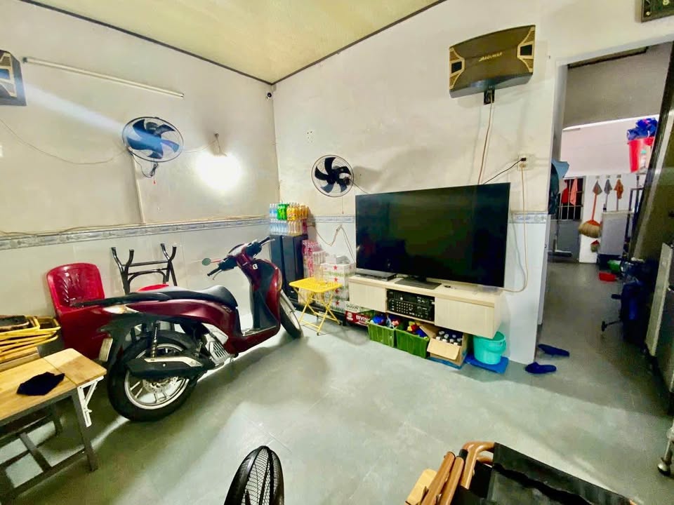 Nhà phố mặt tiền Lạc Long Quân, Nha Trang 43m² giá 5.3 tỷ - Cơ hội đầu tư hiếm có!