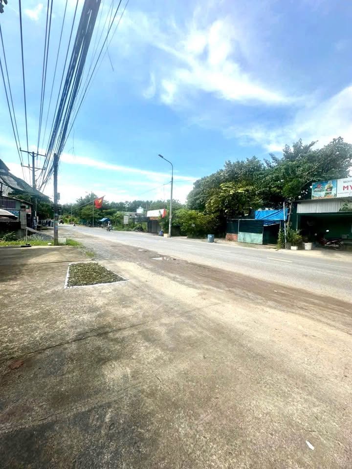 Cho thuê quán mặt tiền đường Đồi 61, Trảng Bom, 3600m² - Giá chỉ 7 triệu/tháng!