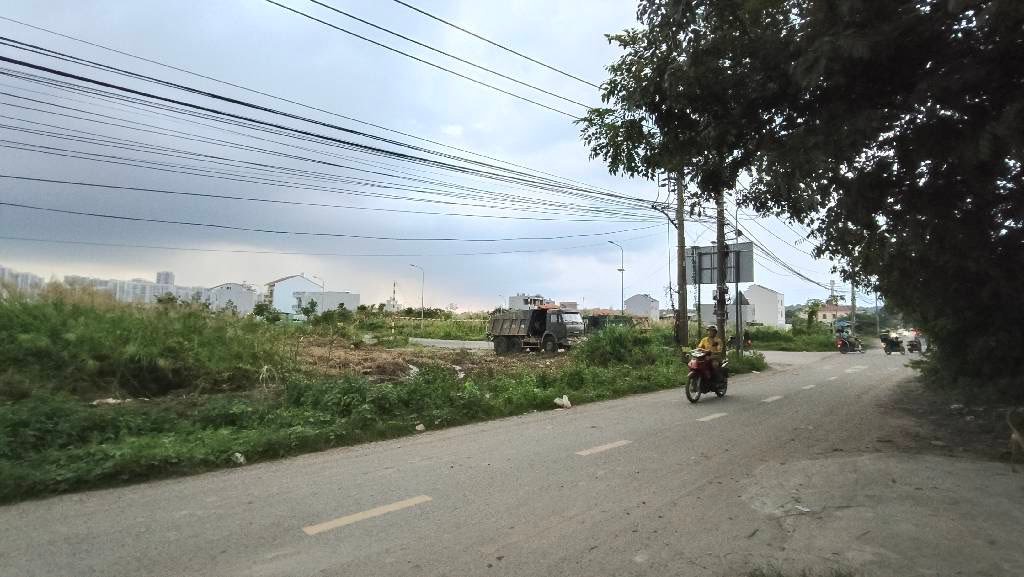 Lô góc 2 mặt tiền Đường Số 6, Long Bình, Thủ Đức - Giá 7.5 tỷ, Đầu tư sinh lời tốt!