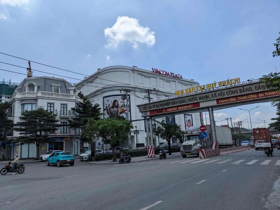 Nhà cấp 4 + 3 phòng trọ tại Dĩ An 100m² giá 4 tỷ - Sổ hồng chính chủ!