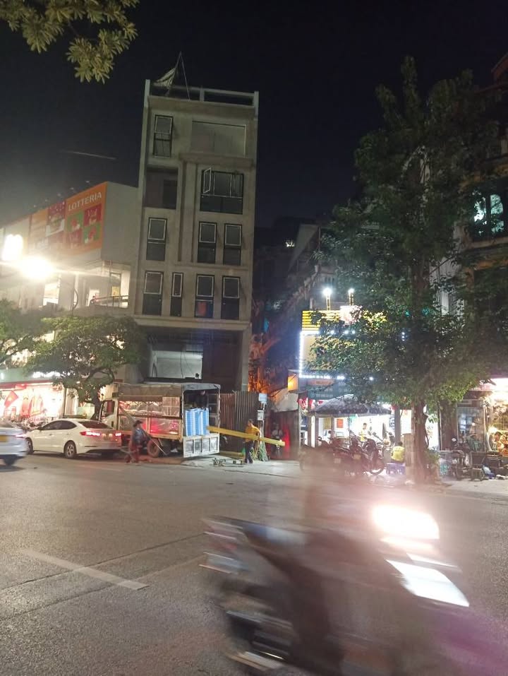 Mặt phố Lê Thanh Nghị, Hai Bà Trưng 162m² giá 50 tỷ - Đầu tư sinh lời đẳng cấp!