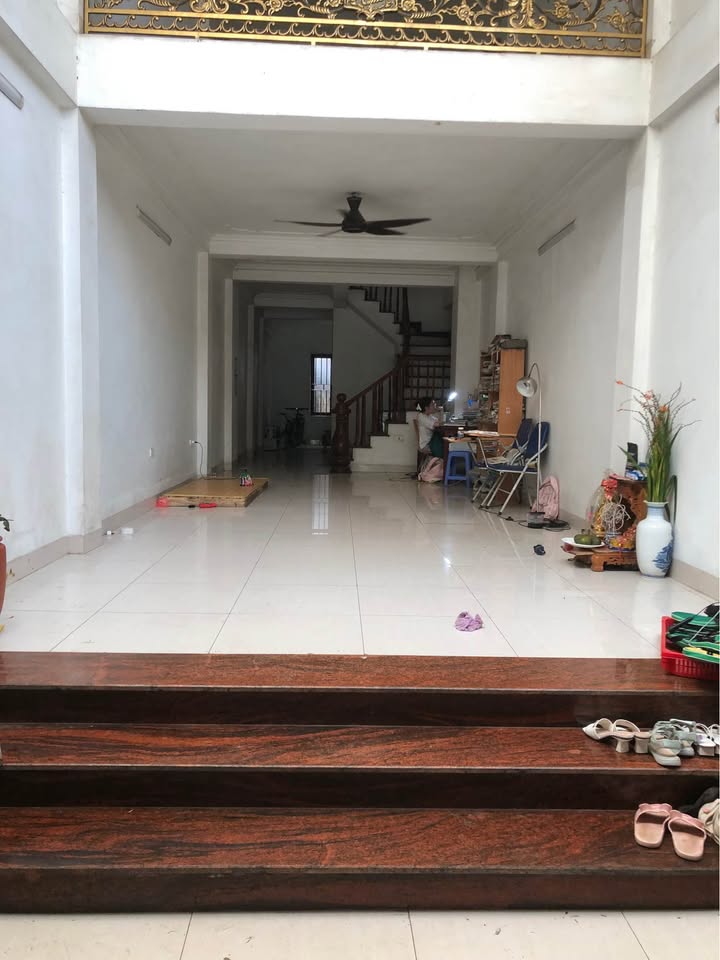 Nhà mặt tiền kinh doanh đường 32, Hoài Đức - Cho thuê 6 tầng, vị trí đắc địa!