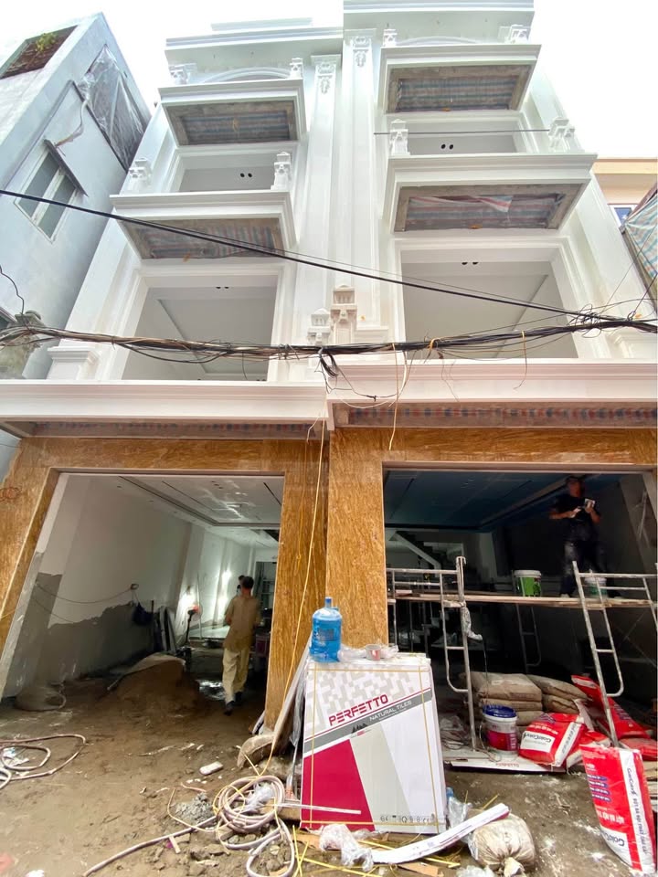 Nhà liền kề 4 tầng tại Thiên Lôi, 65m² giá 5.45 tỷ - Thiết kế hiện đại, tiện nghi đầy đủ!