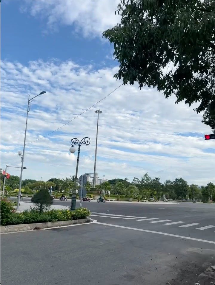 Cho thuê mặt bằng góc Quảng Trường Phan Rang 500m² giá 30 triệu - Kinh doanh đắc địa!