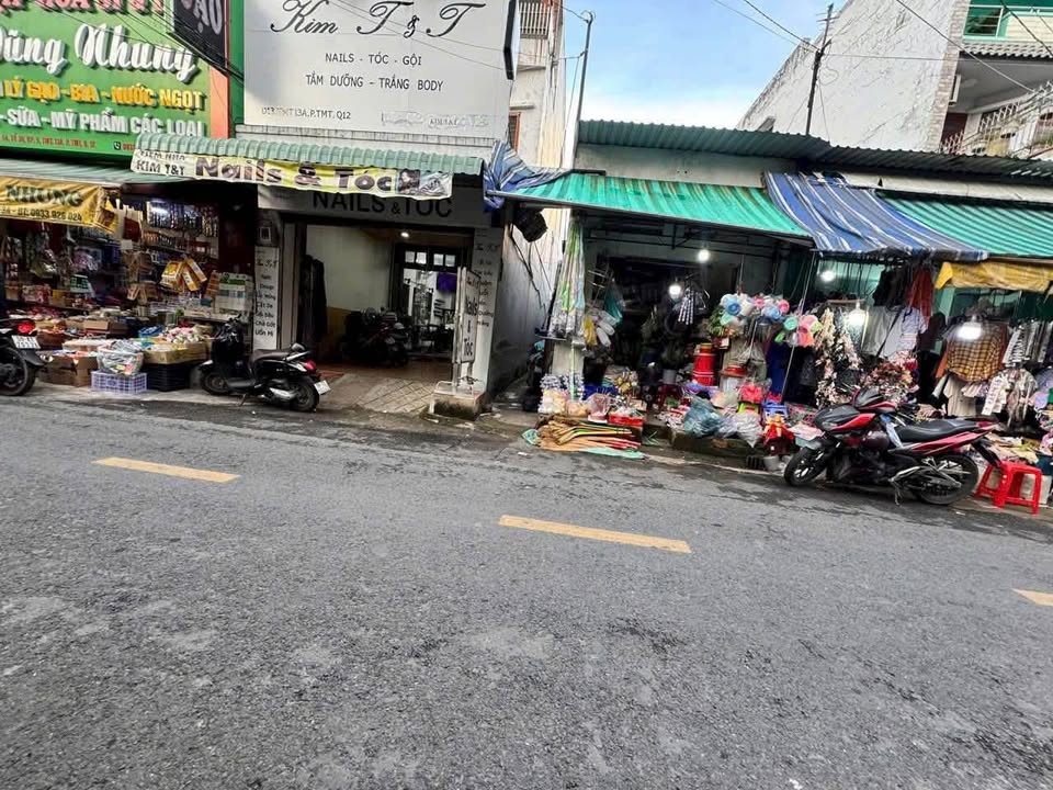 Nhà mặt tiền chợ Việt Hưng, Q12, 100m² giá 9 tỷ - Đầu tư sinh lời cao!