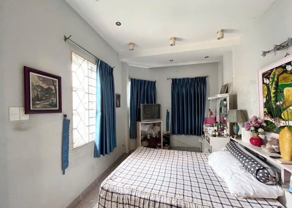 Nhà cho thuê 4 phòng ngủ tại Huỳnh Văn Bánh 42m² giá 10 triệu - Full nội thất ngay!