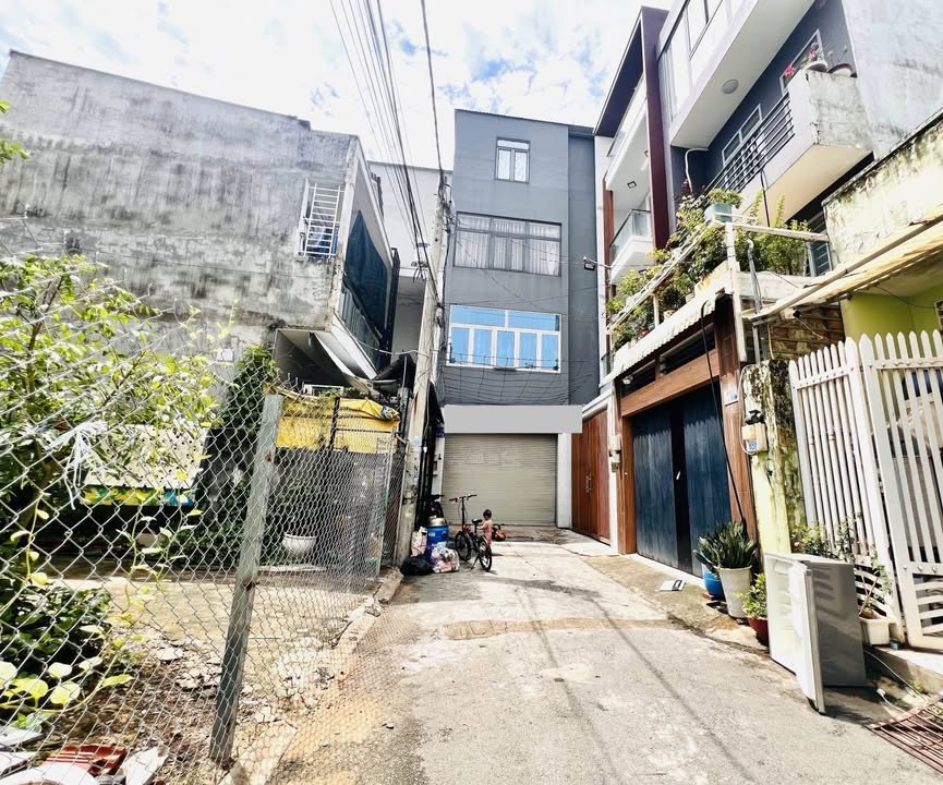 Đất thổ cư Tăng Nhơn Phú A Quận 9 60m² giá 4.8 tỷ - Hẻm xe hơi, gần nhiều tiện ích!