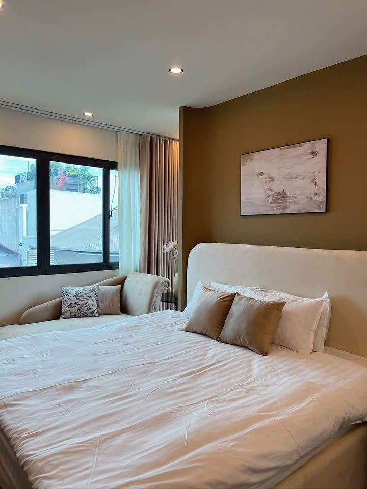 Căn hộ cho thuê mặt phố Võng Thị, Tây Hồ - Nội thất đầy đủ, giá thỏa thuận!