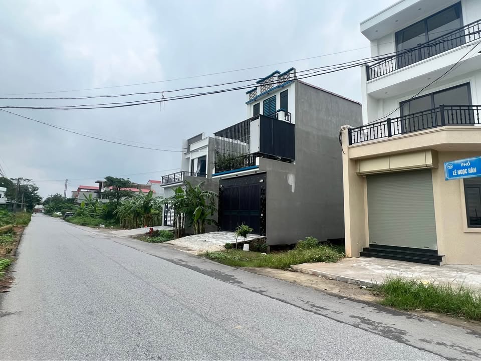 Nhà phố đường Lê Ngọc Hân, Vĩnh Yên 100m² giá 2.8 tỷ - Mặt tiền 5m, vị trí kinh doanh lý tưởng!