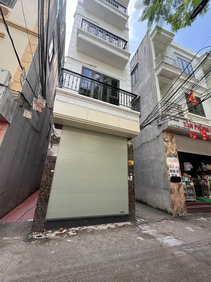 Nhà riêng Hoàng Mai 40m² giá 13.5 tỷ - Lô góc siêu đẹp, ô tô vào tận cửa!