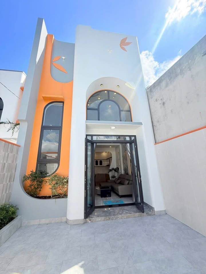 Nhà đẹp Phường 5 TP. Mỹ Tho 93m² giá 2.5 tỷ - Nội thất cao cấp đầy đủ!