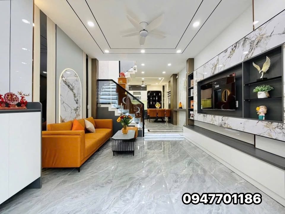 Nhà phố Hồ Tùng Mậu 40m² giá 7 tỷ - Ngõ nông, gần ga tàu điện