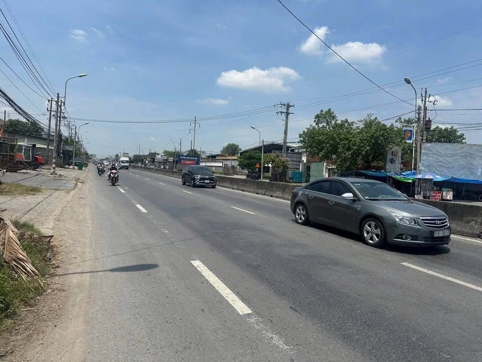 Đất thổ cư 650m² mặt tiền Quốc lộ 1A, Mỹ Yên, Bến Lức - Giá chỉ 17,5 tỷ!