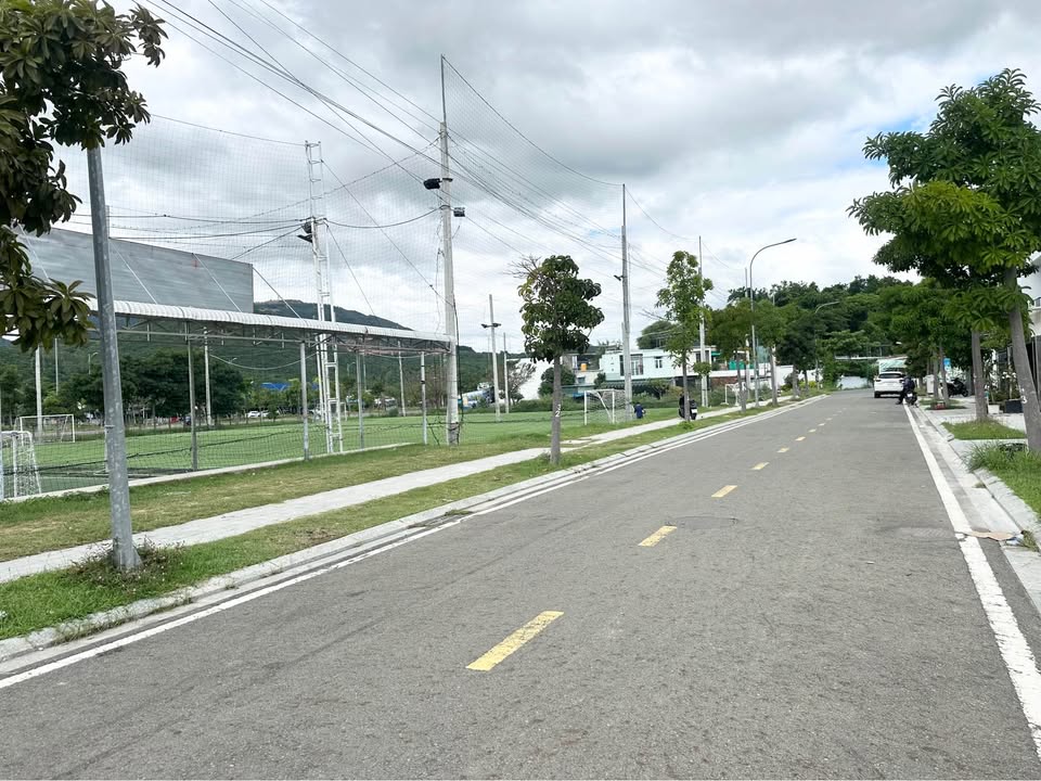 Nhà 3 tầng Vĩnh Thái Nha Trang 100m² giá 7 tỷ - Đối diện sân bóng