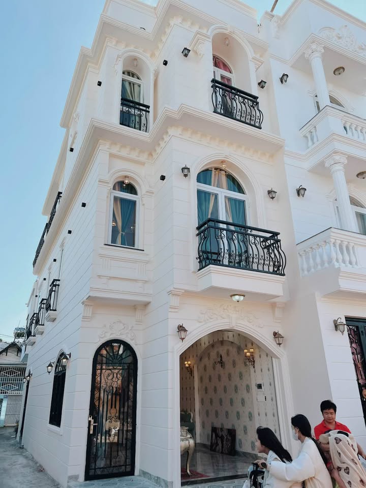 Nhà góc 2 mặt tiền Trần Văn Phụ - Buôn Ma Thuột 84m² giá 15 triệu - Kinh doanh thuận lợi!