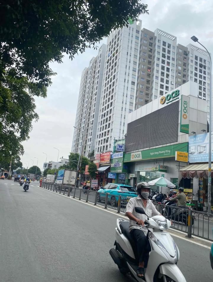 Nhà mặt tiền đường Hòa Bình, quận Tân Phú 68m² giá 12.5 tỷ - Chính chủ, sổ hồng riêng!