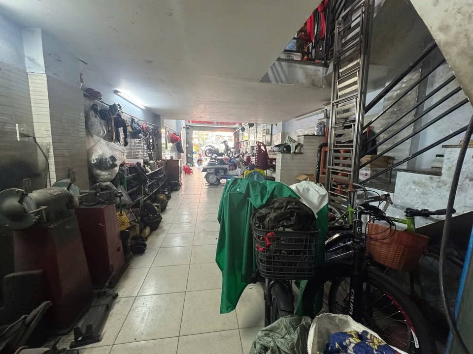 Nhà mặt tiền kinh doanh Hà Thị Đát, Tân Sơn Nhì 65m² giá 10.8 tỷ - Cơ hội đầu tư sinh lời!