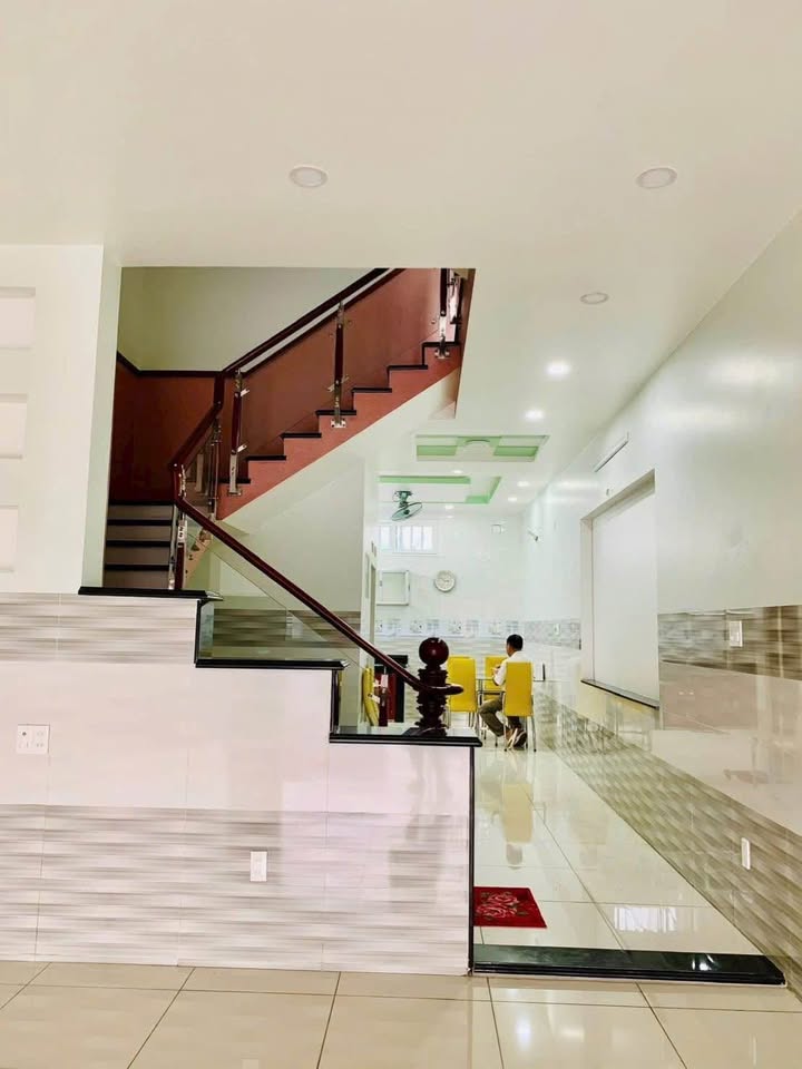 Nhà mặt tiền Quốc lộ 1K Dĩ An 93m² giá 6 tỷ - Kinh doanh thuận lợi!