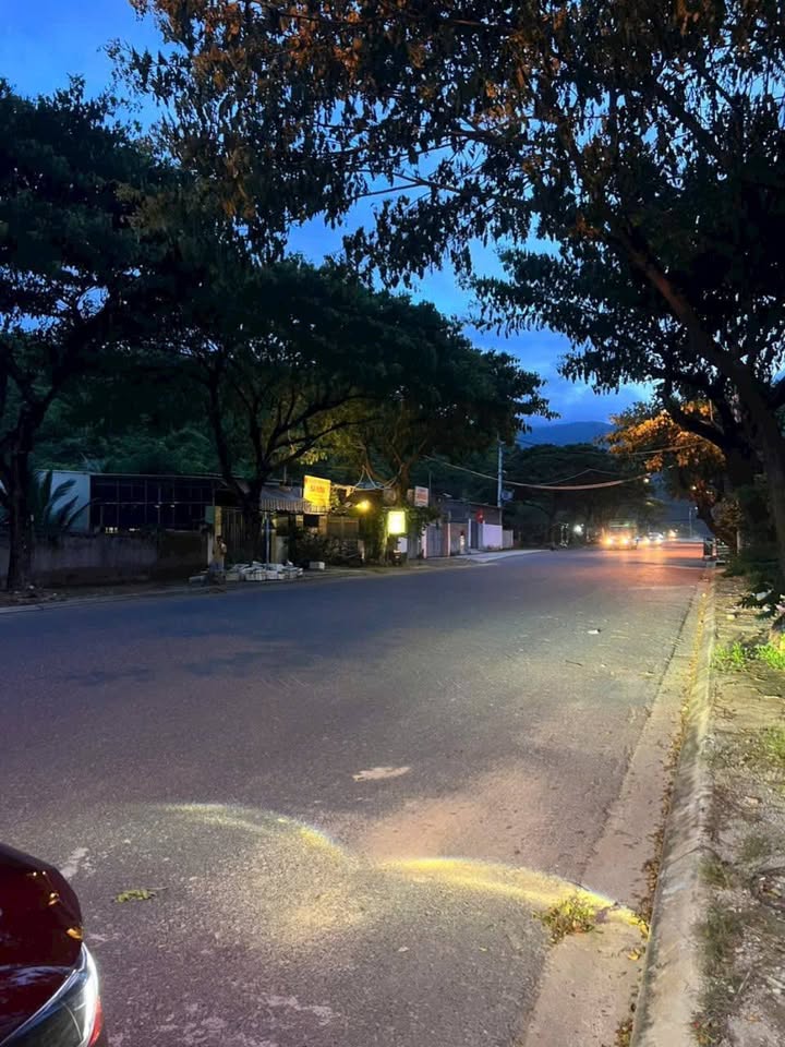 Nhà cho thuê mặt tiền đường Phong Châu, Vĩnh Thái - 400 triệu/năm, phù hợp ở và kinh doanh!