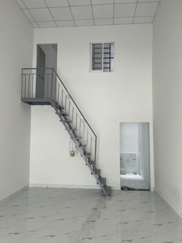 Nhà mặt tiền cho thuê tại Trung Mỹ Tây, quận 12 - Giá chỉ 12 triệu/tháng!